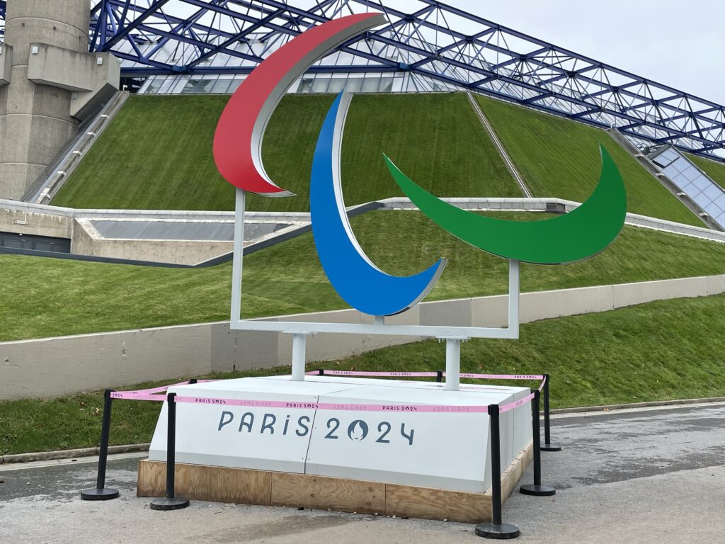 A photo of the Paralympics logo in front of Bercy Arena, the wheelchair basketball venue.